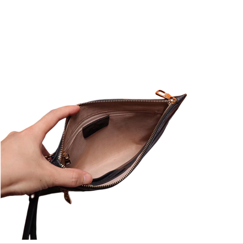 【2024】【 LOUIS VUITTON公式 旗艦店】ルイヴィトン    クラッチバッグ  当日出荷 好評に付き再入荷！黒 28*18*1CM