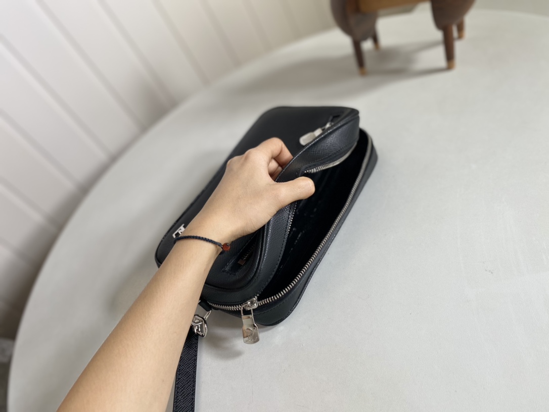 【2024】LV【LOUIS VUITTON公式 旗艦店】ルイヴィトン  クラッチバッグ   当日出荷 好評に付き再入荷！25*15.5*6.5cm