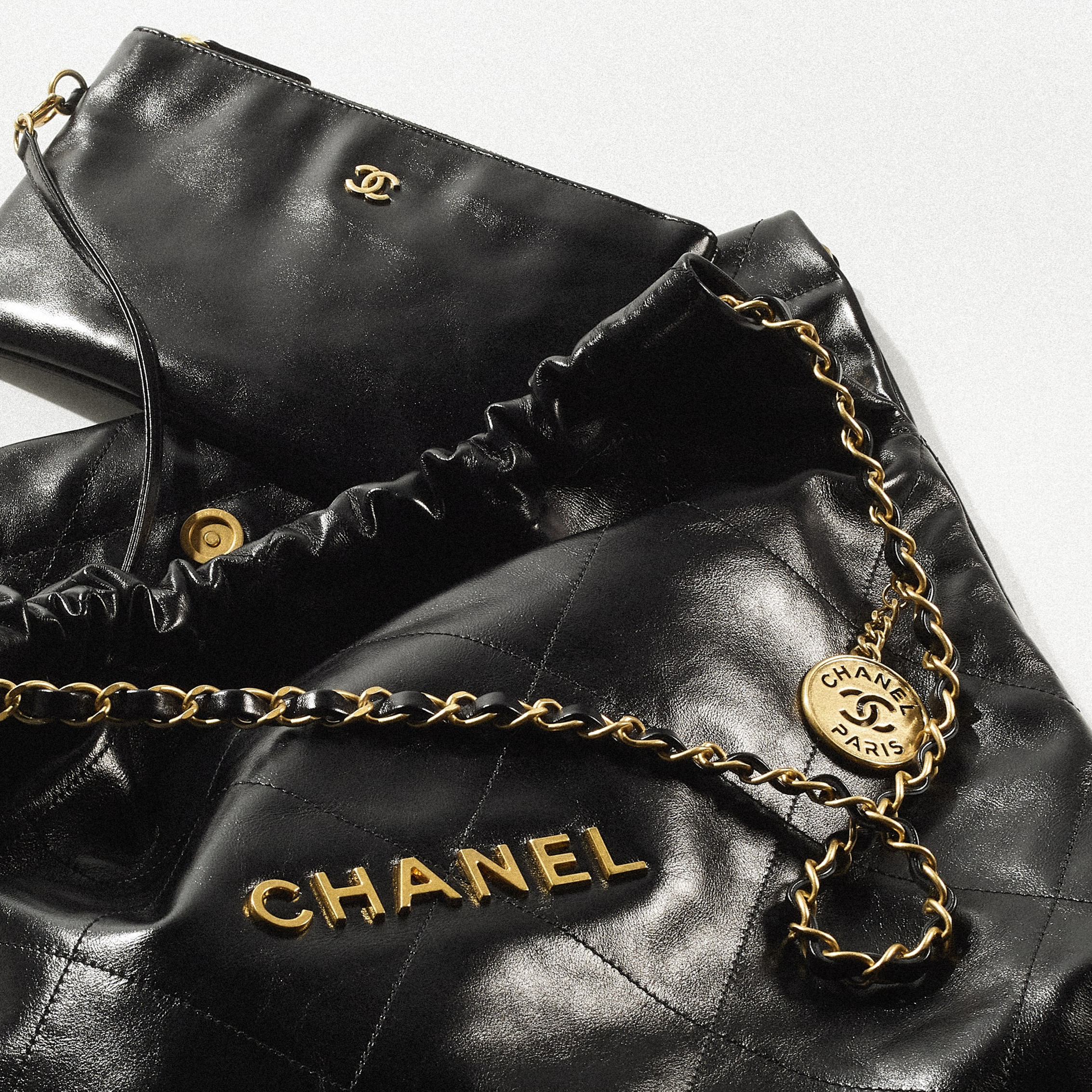 【CHANEL】シャネル22 ハンドバックショルダーバッグ