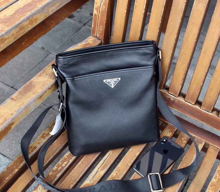 【2024】【PRADA  公式旗艦店】プラダ  ショルダーバッグ 当日出荷 好評に付き再入荷25*27*5CM