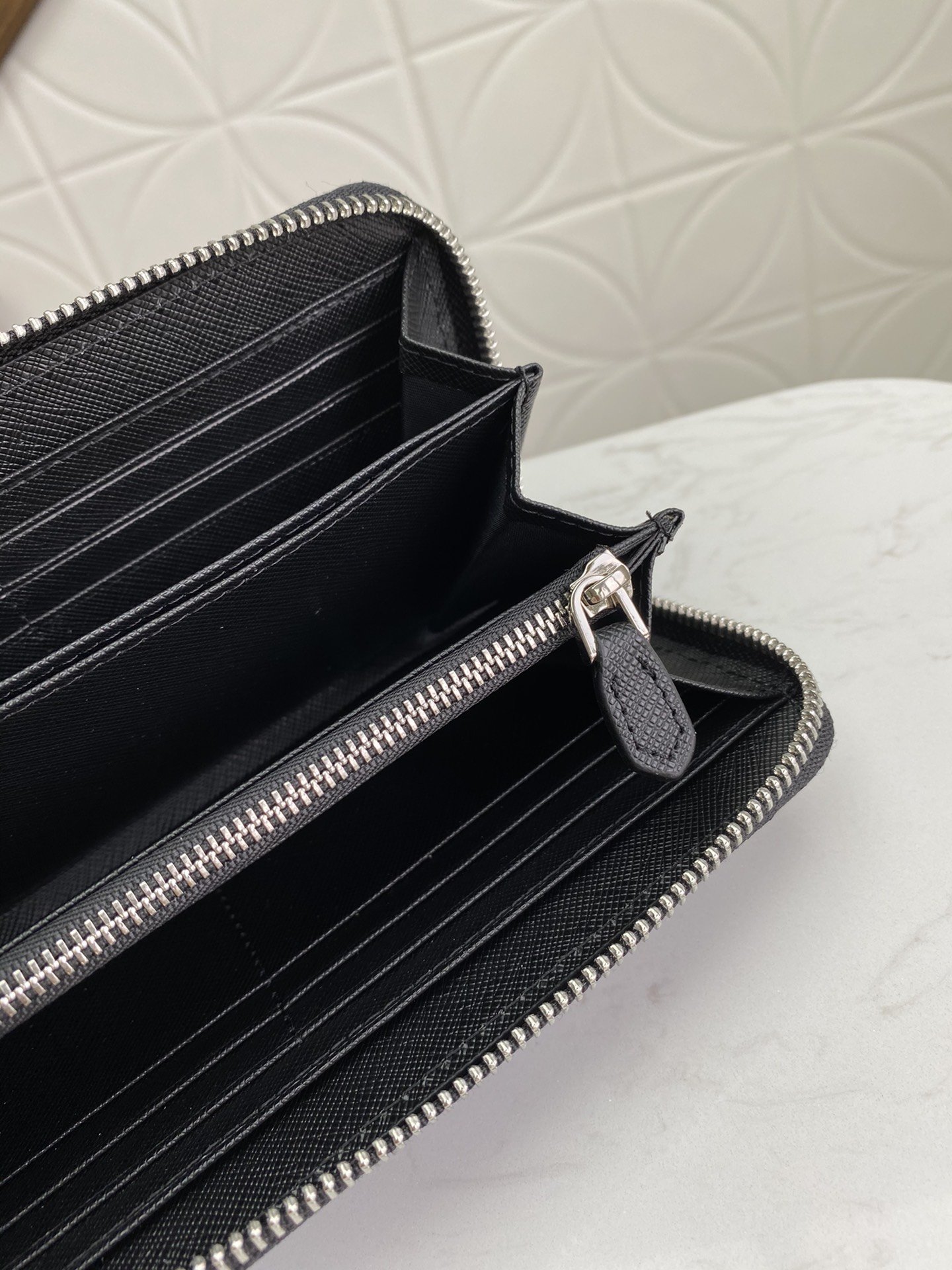 PRADA（プラダ） 財布19x12cm