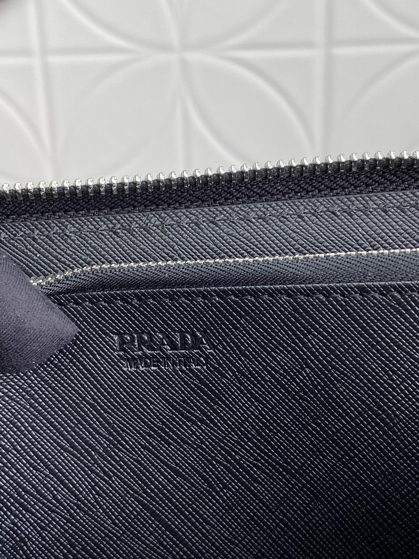 PRADA（プラダ） 財布19x12cm