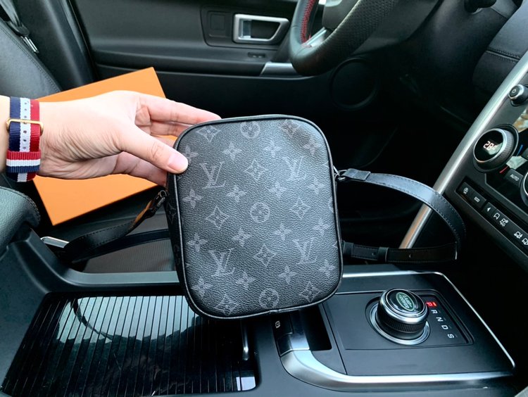 【2024】LV Louis Vuitton （ルイヴィトン） メッセンジャーバッグ 15x17x8cm