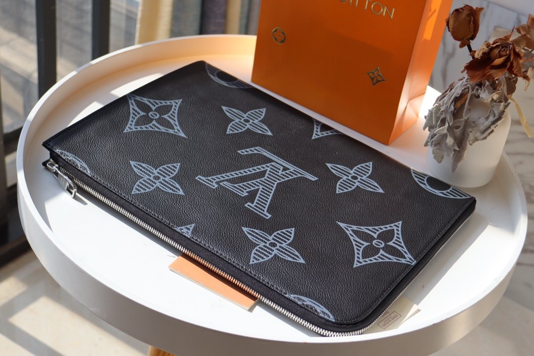 【2024】Louis Vuitton (ルイ・ヴィトン) バッグ 35x25x2 cm