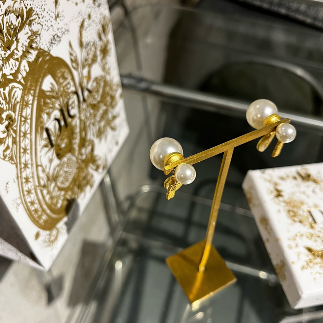 DIOR (ディオール) パール ピアス