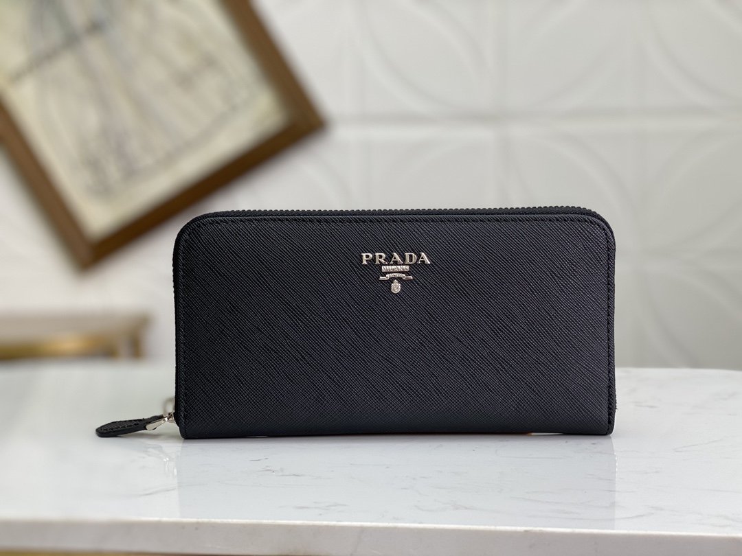 PRADA（プラダ） 財布19x12cm