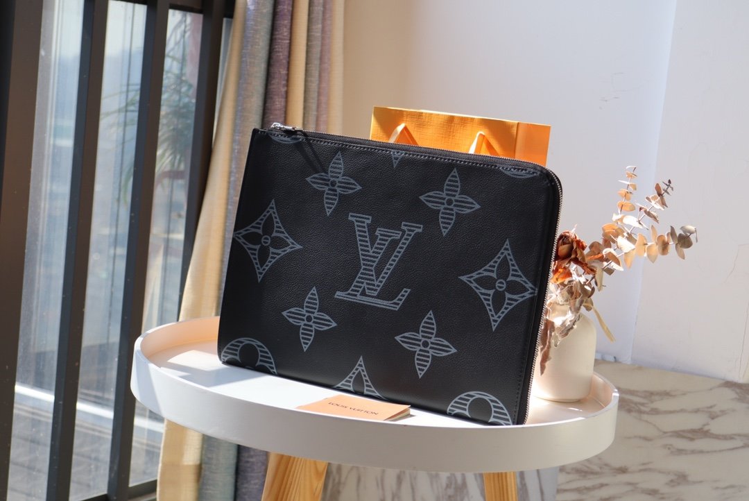 【2024】Louis Vuitton (ルイ・ヴィトン) バッグ 35x25x2 cm