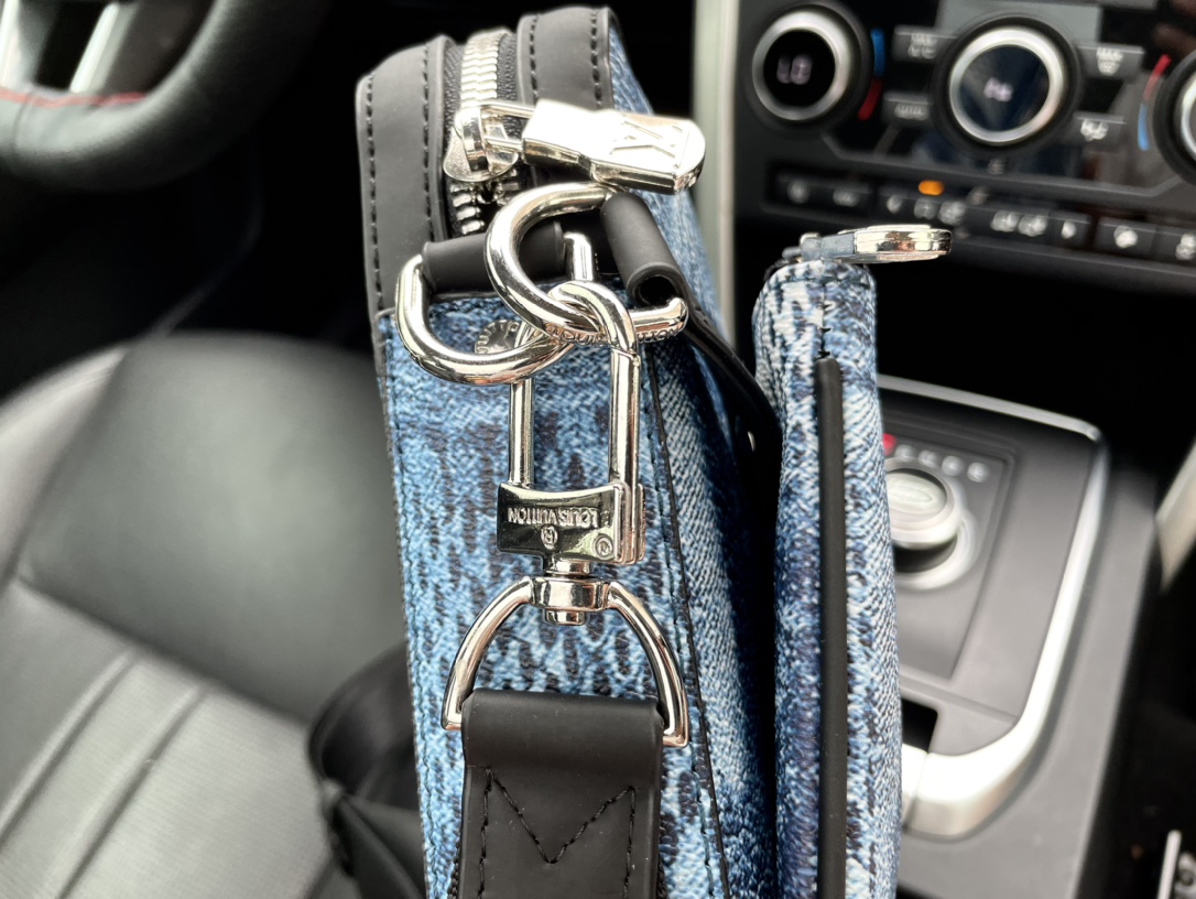 Louis Vuitton （ルイヴィトン） メッセンジャーバッグ スリーピーススーツ