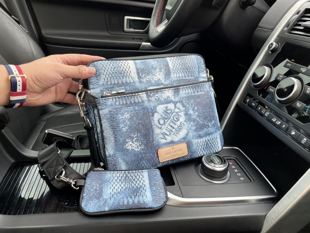 Louis Vuitton （ルイヴィトン） メッセンジャーバッグ スリーピーススーツ