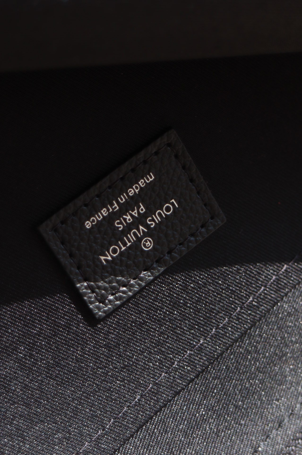 【2024】Louis Vuitton (ルイ・ヴィトン) バッグ 35x25x2 cm