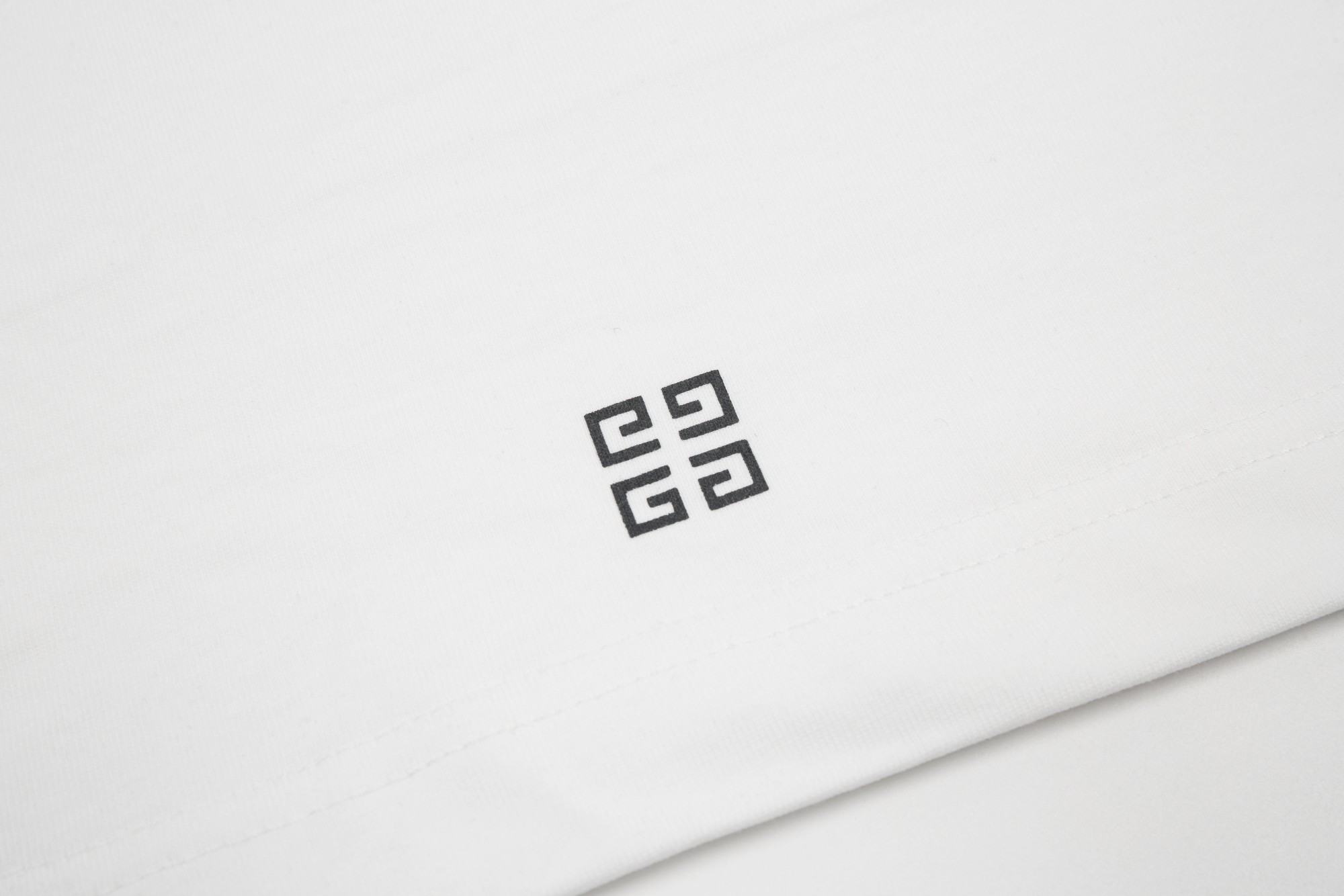 【GIVENCHY 公式旗艦店】ジバンシー     Tシャツご好評に付き再入荷！