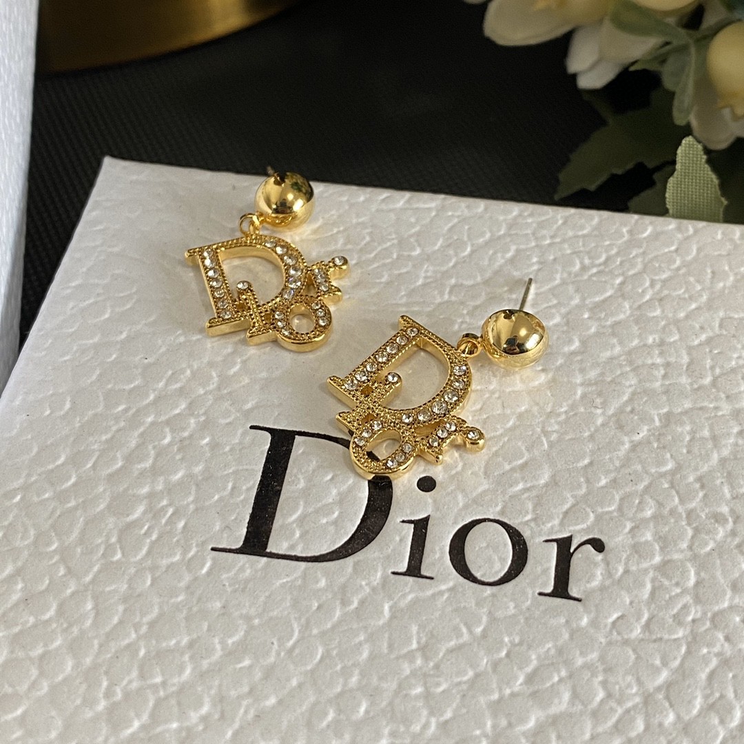 【DIOR】 ディオール  ファッションスタイルのイヤリング