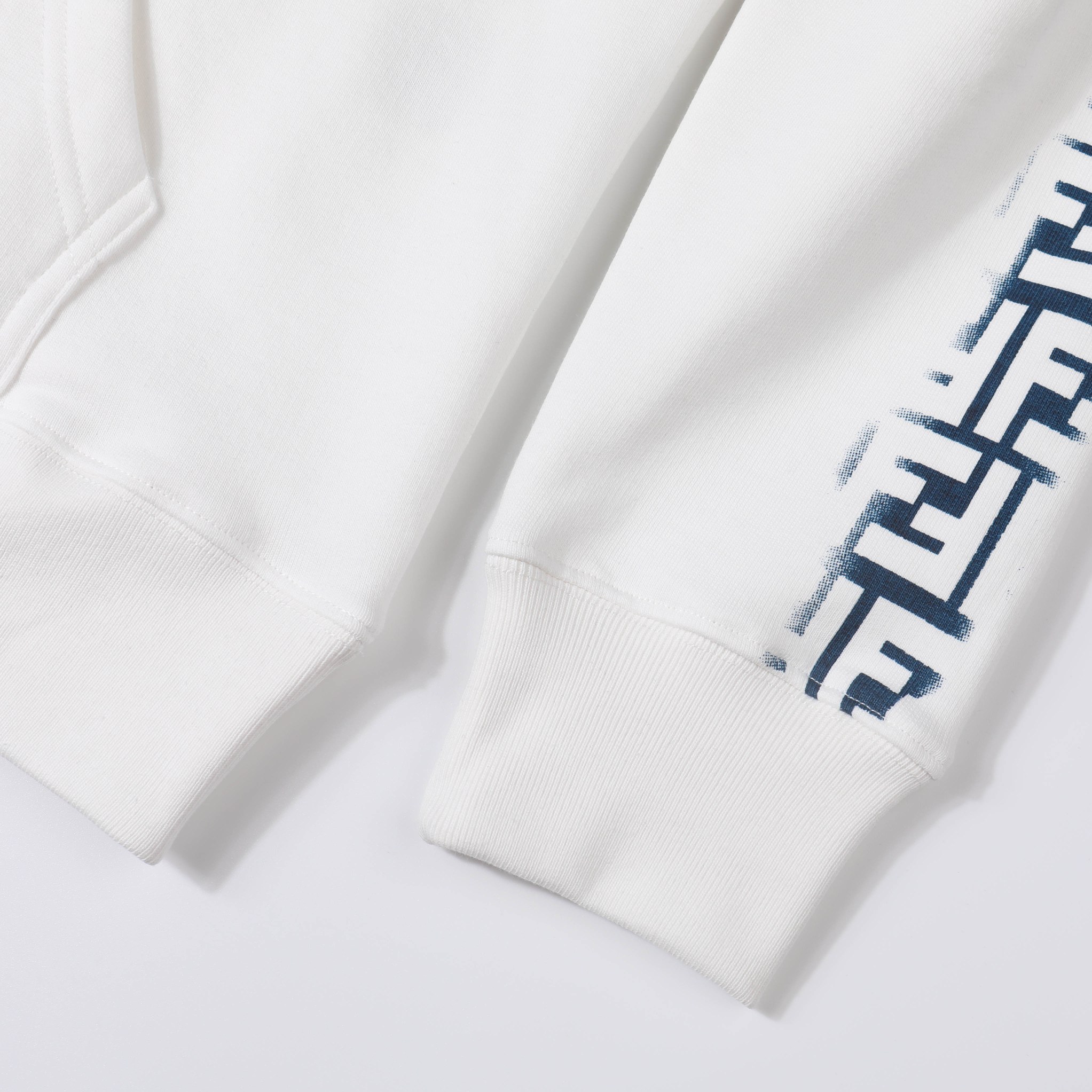 【FENDI  公式旗艦店】フェンディ パーカー スウェット ご好評に付き再入荷！