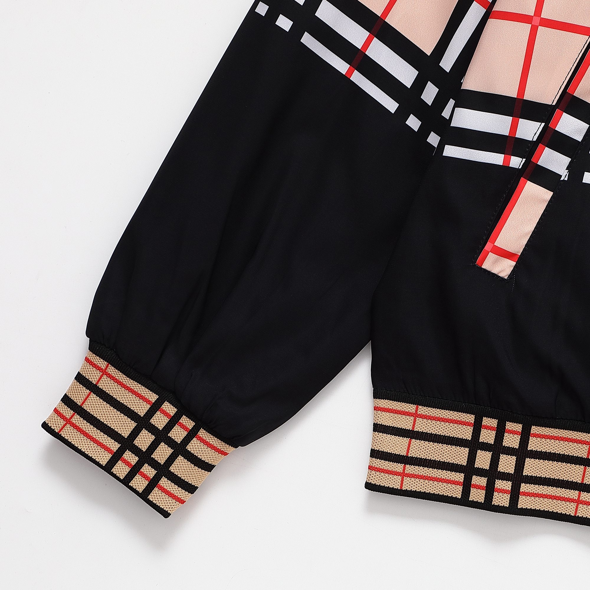 【BURBERRY 公式旗艦店】バーバリー ジャケット着好評に付き再入荷！