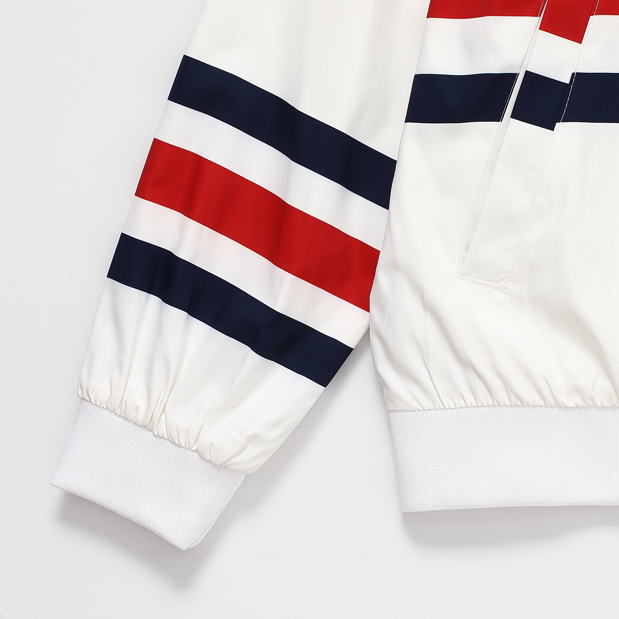 【GUCCI  公式旗艦店】グッチ ジャケット着好評に付き再入荷！