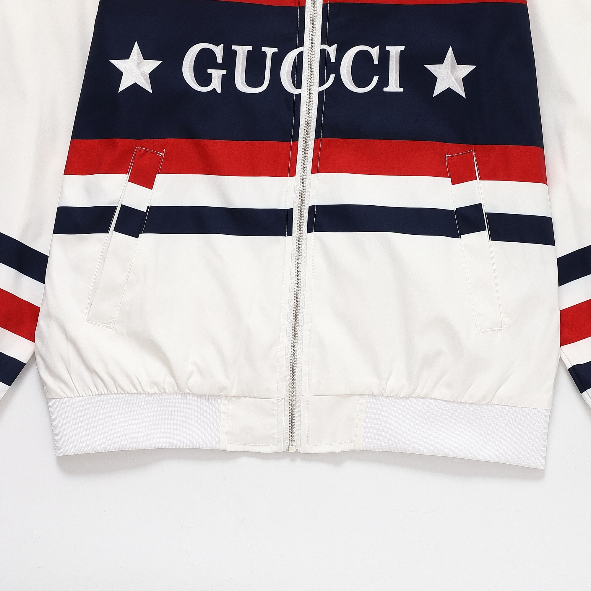 【GUCCI  公式旗艦店】グッチ ジャケット着好評に付き再入荷！