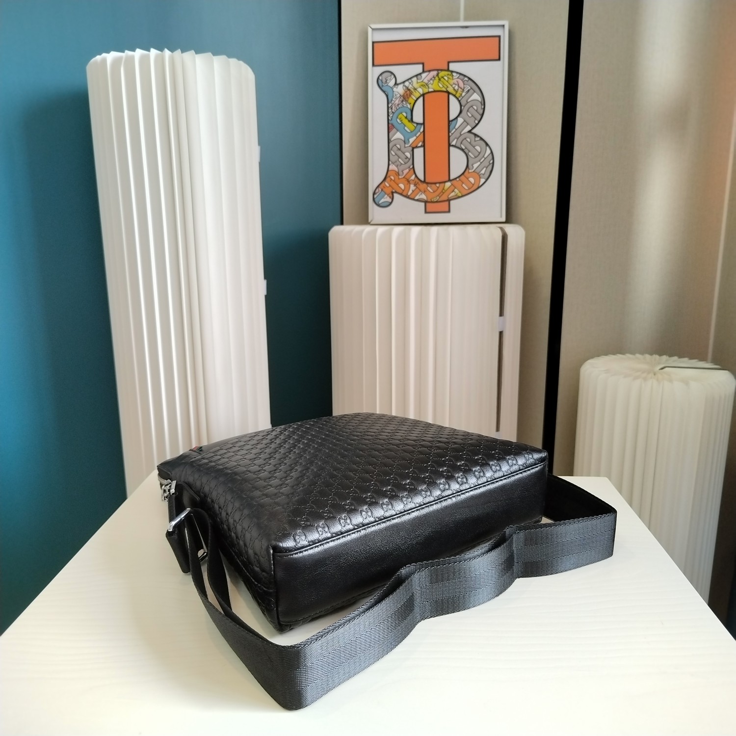 【2024】【GUCCI 公式 旗艦店】グッチ   ショルダーバッグ 当日出荷 好評に付き再入荷！26*28*5CM