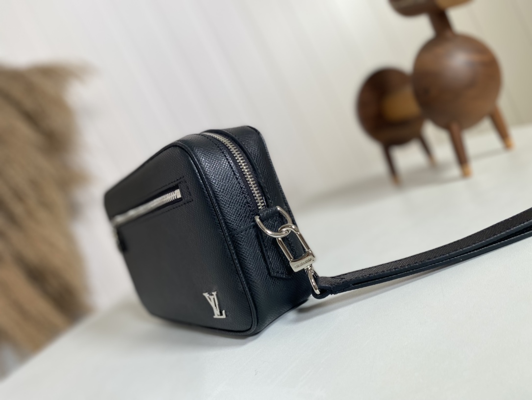 【2024】LV【LOUIS VUITTON公式 旗艦店】ルイヴィトン  クラッチバッグ   当日出荷 好評に付き再入荷！25*15.5*6.5cm