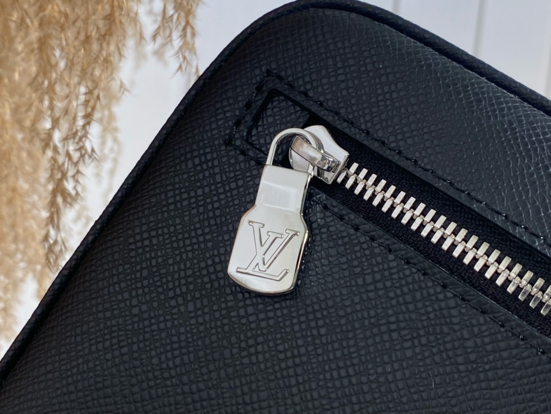 【2024】LV【LOUIS VUITTON公式 旗艦店】ルイヴィトン  クラッチバッグ   当日出荷 好評に付き再入荷！25*15.5*6.5cm