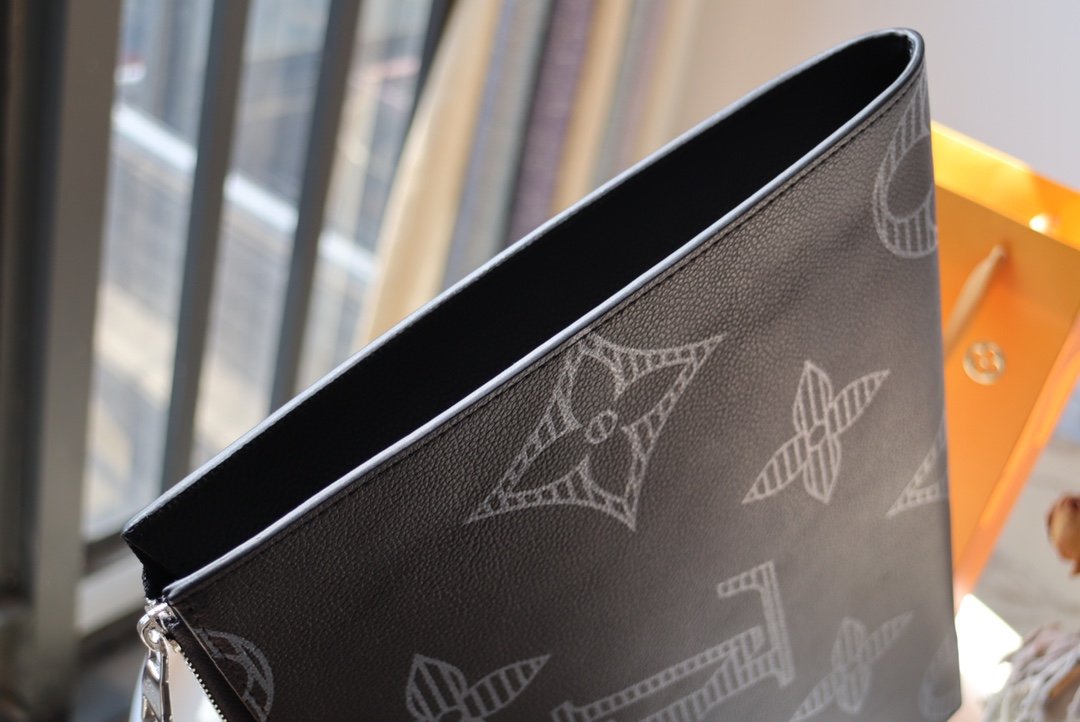 【2024】Louis Vuitton (ルイ・ヴィトン) バッグ 35x25x2 cm