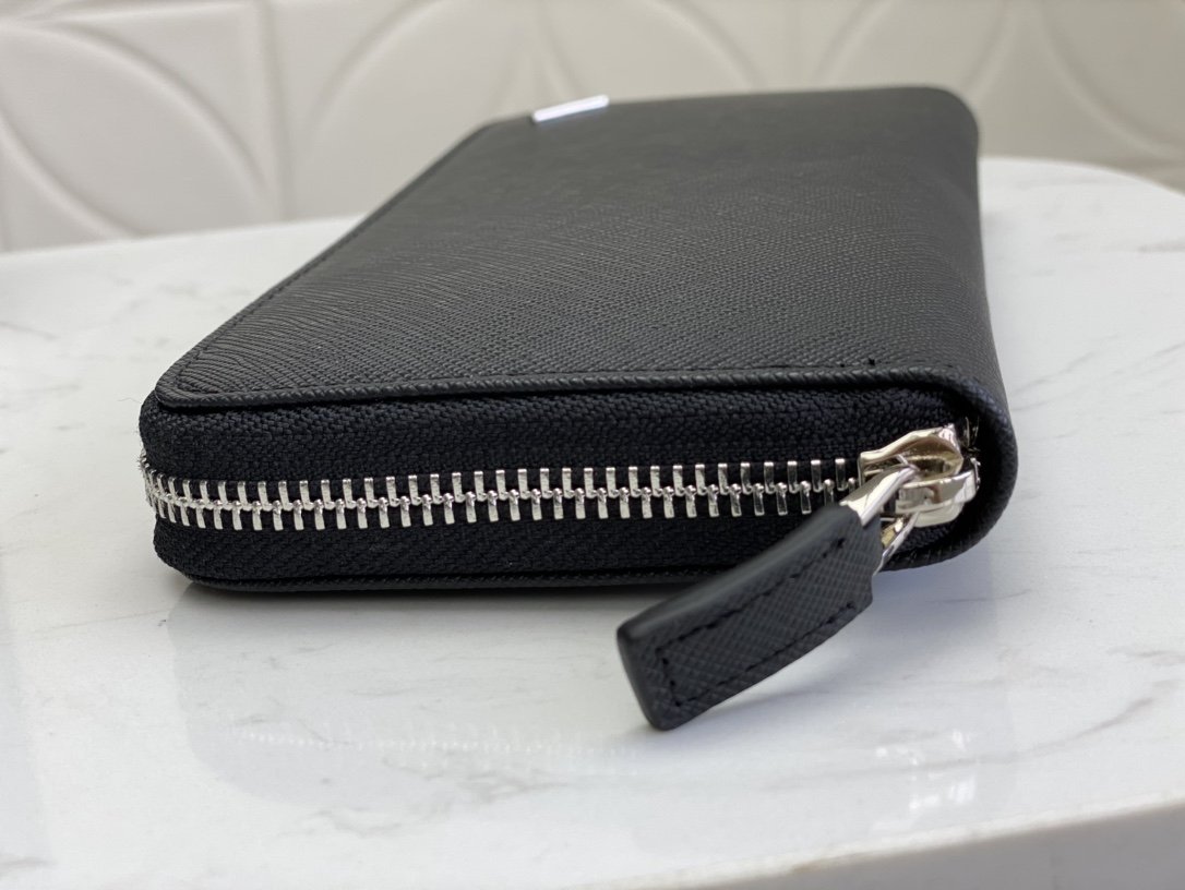 PRADA（プラダ） 財布19x12cm