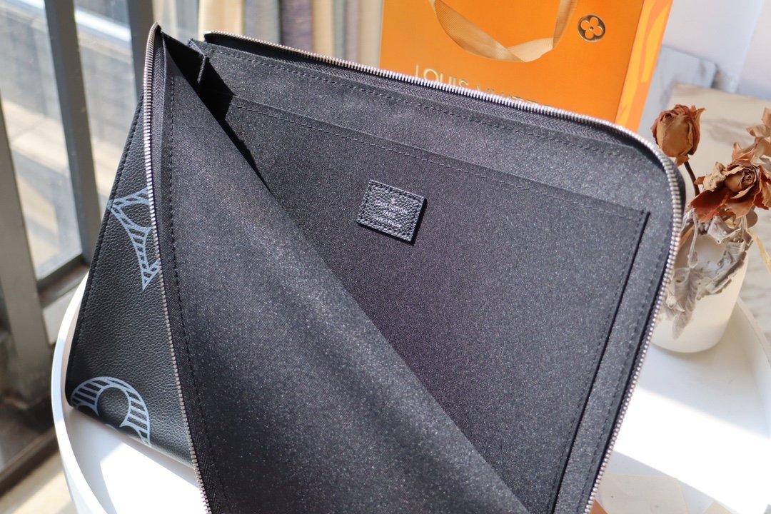 【2024】Louis Vuitton (ルイ・ヴィトン) バッグ 35x25x2 cm