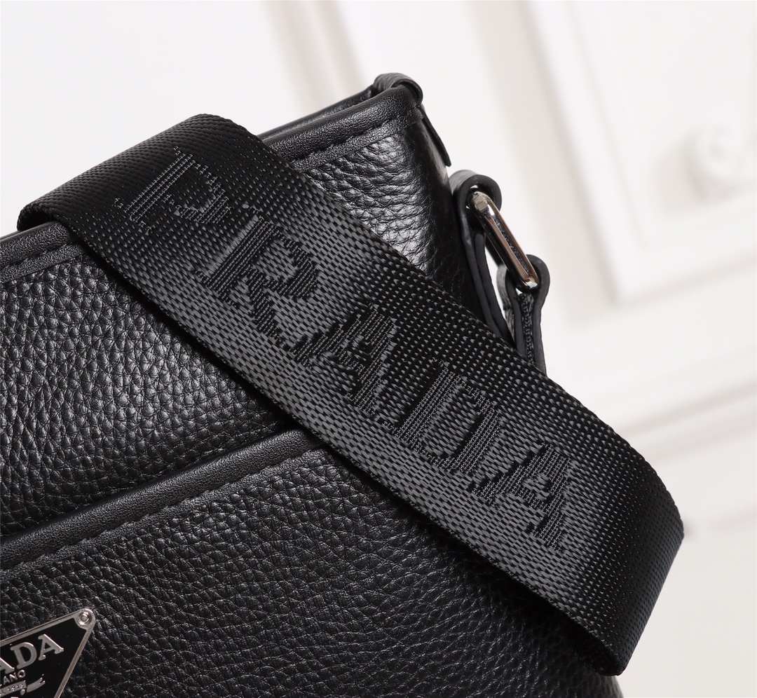 【2024】【PRADA 公式旗艦店】プラダ   ショルダーバッグ 当日出荷 好評に付き再入荷！25*27*5CM