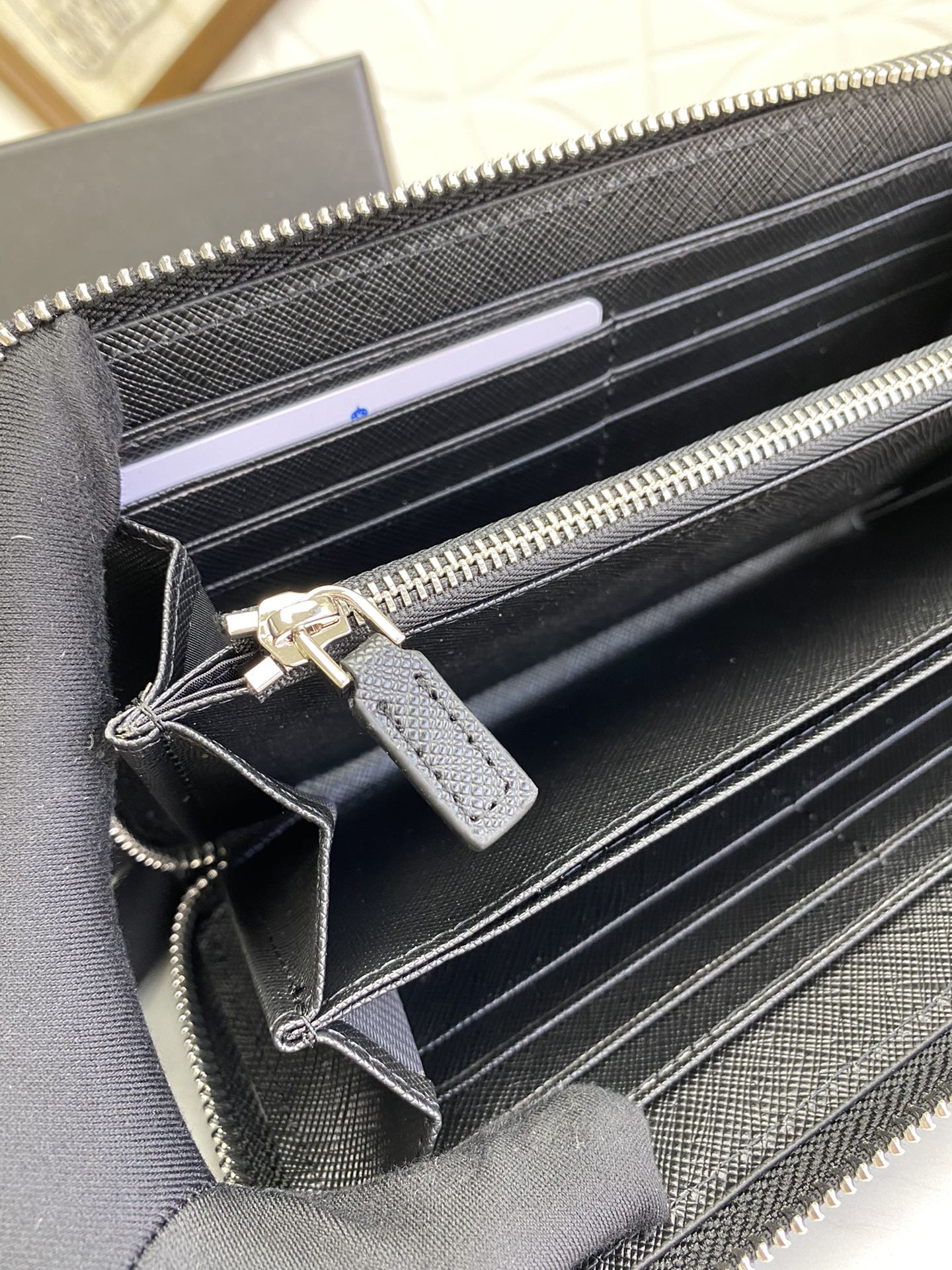 PRADA（プラダ） 財布19x12cm