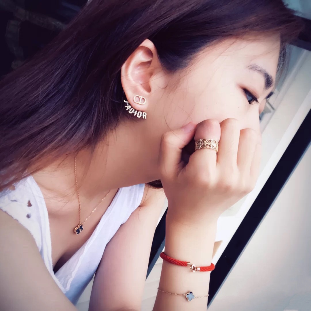 【2024】【DIOR】 ディオール   ファッションスタイルのイヤリング