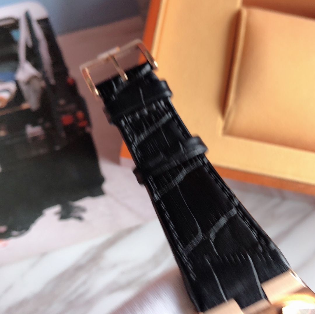 【2024】VACHERON  CONSTANTIN (ヴァシュロン・コンスタンタン)  腕時計42MM