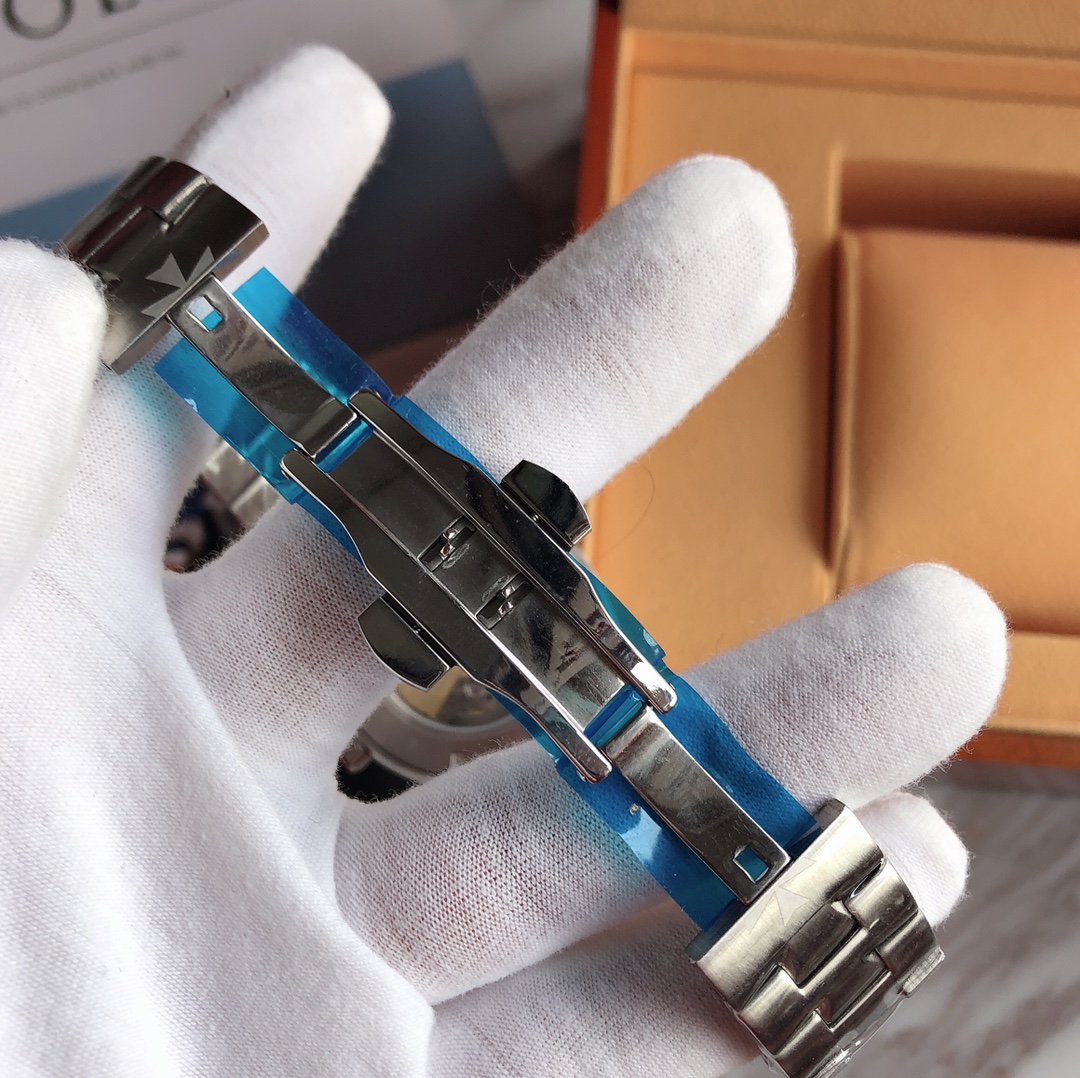 【2024】VACHERON  CONSTANTIN (ヴァシュロン・コンスタンタン)  腕時計42MM