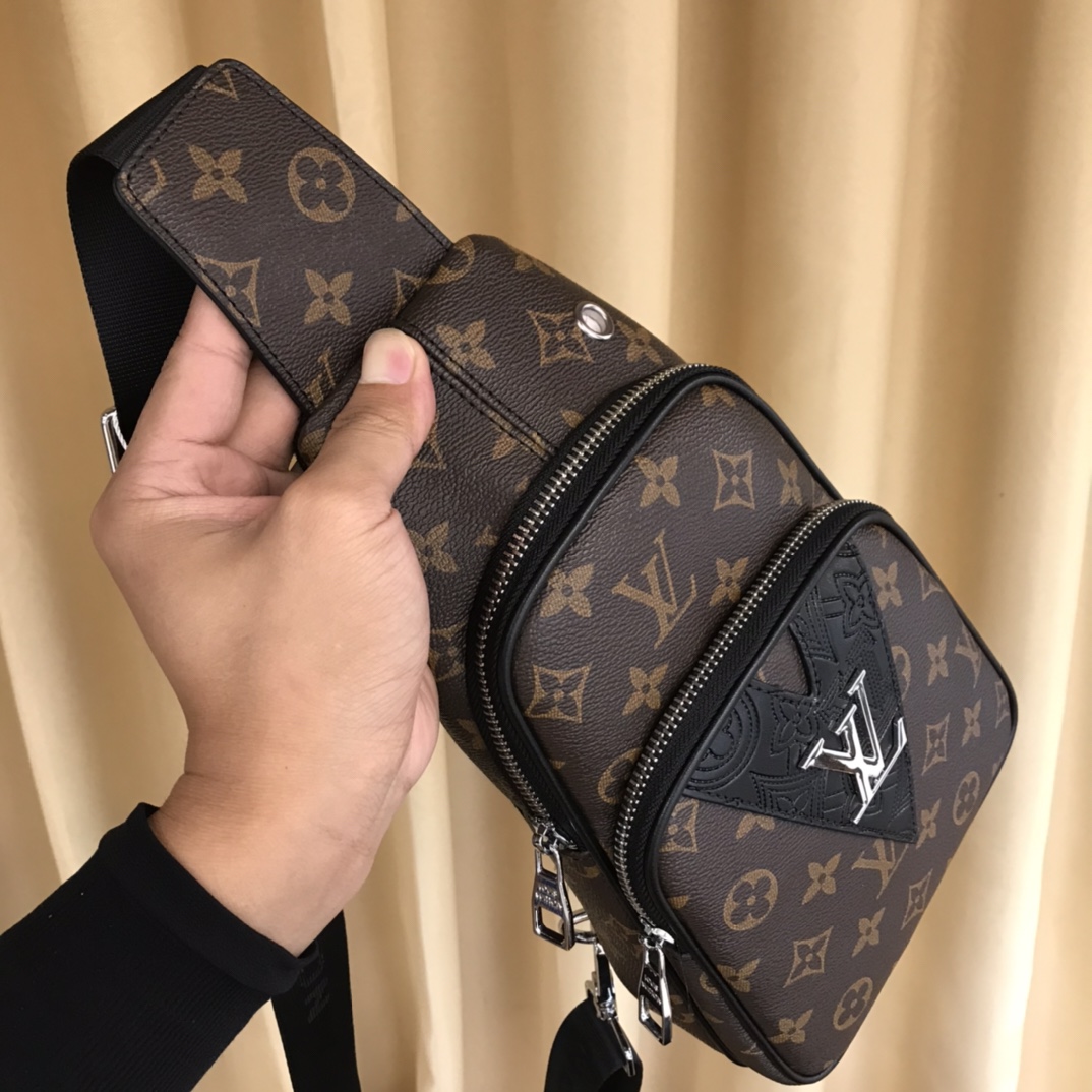 【LOUIS VUITTON  公式 旗艦店】 ルイヴィトン   胸ポケット当日出荷 好評に付き再入荷！29*16*6CM