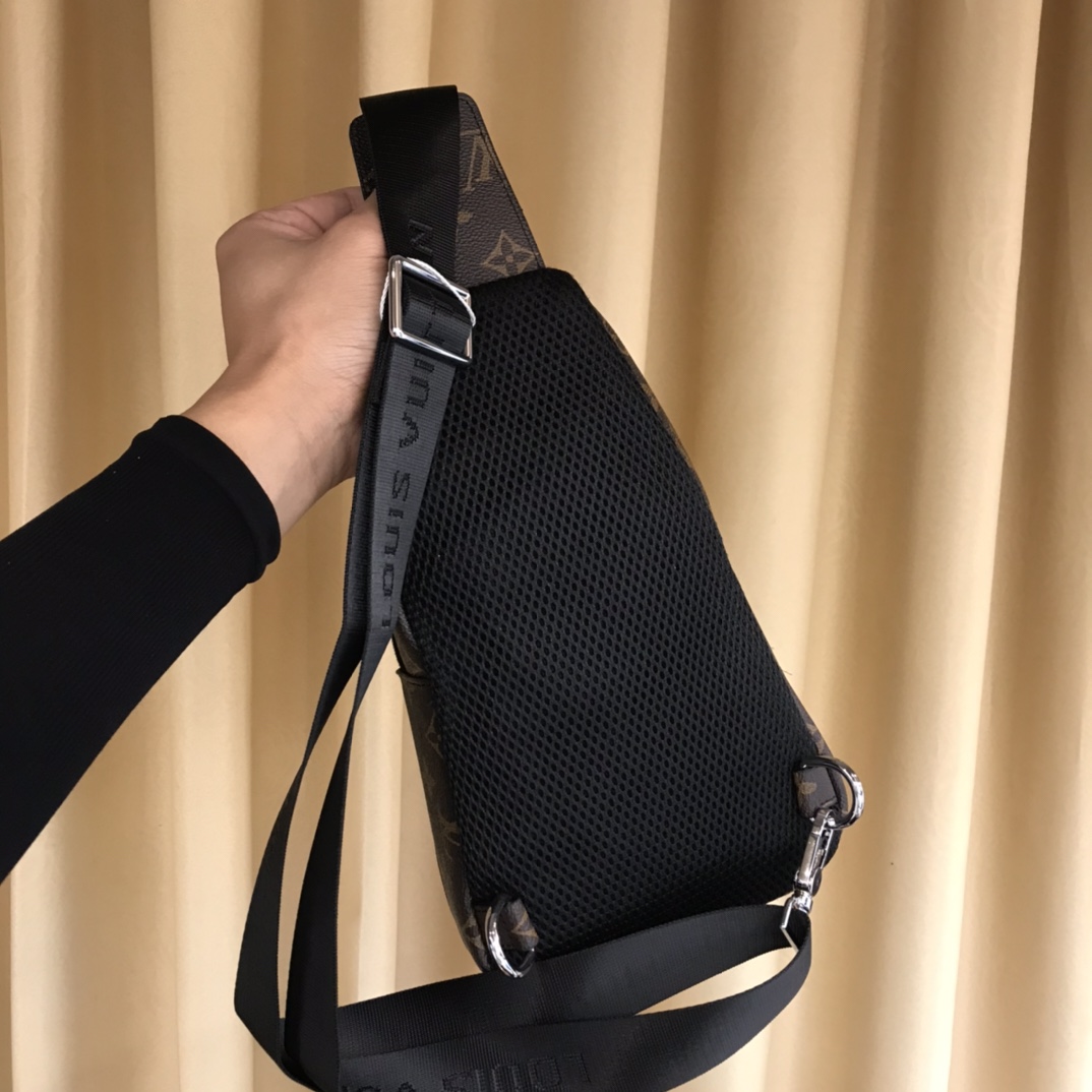 【LOUIS VUITTON  公式 旗艦店】 ルイヴィトン   胸ポケット当日出荷 好評に付き再入荷！29*16*6CM