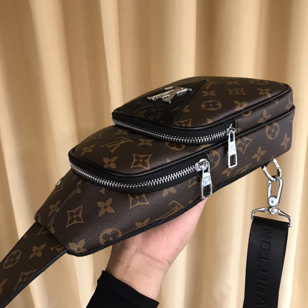 【LOUIS VUITTON  公式 旗艦店】 ルイヴィトン   胸ポケット当日出荷 好評に付き再入荷！29*16*6CM