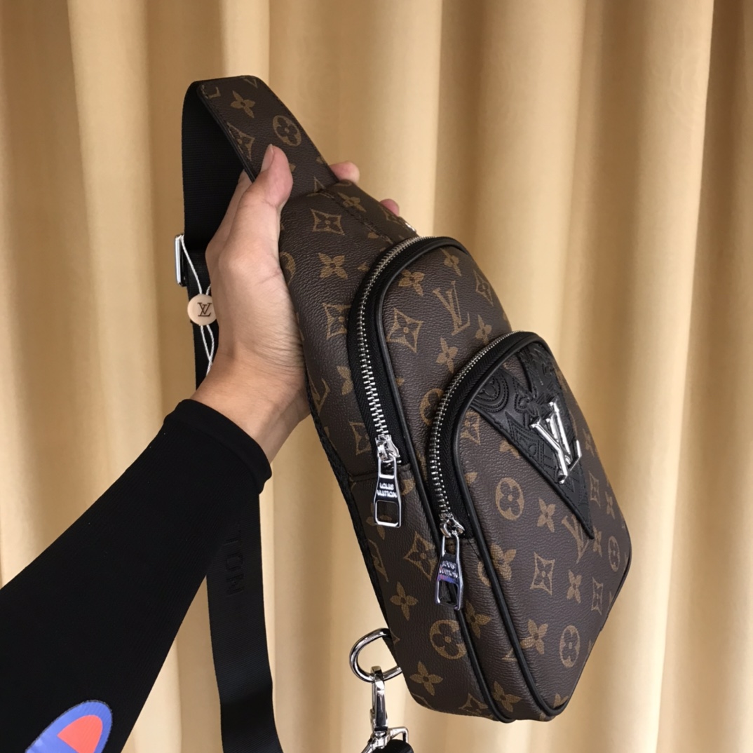 【LOUIS VUITTON  公式 旗艦店】 ルイヴィトン   胸ポケット当日出荷 好評に付き再入荷！29*16*6CM