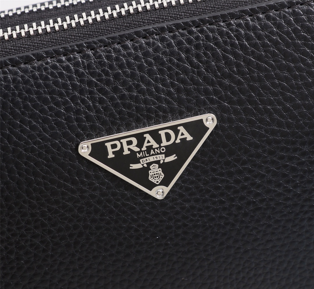 【2024】【PRADA   公式 旗艦店】プラダ  クラッチバッグ当日出荷 好評に付き再入荷！24*14*5CM
