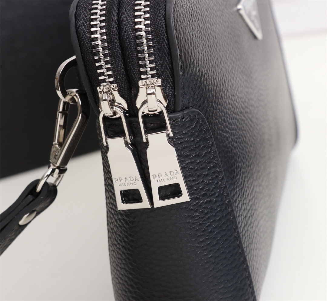 【2024】【PRADA   公式 旗艦店】プラダ  クラッチバッグ当日出荷 好評に付き再入荷！24*14*5CM