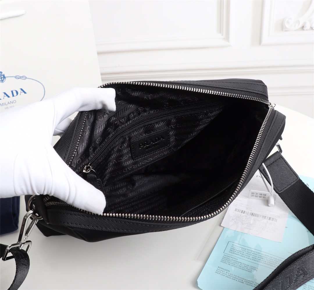 【2025】【PRADA 公式旗艦店】プラダ   ショルダーバッグ   当日出荷 好評に付き再入荷！31*21*7CM