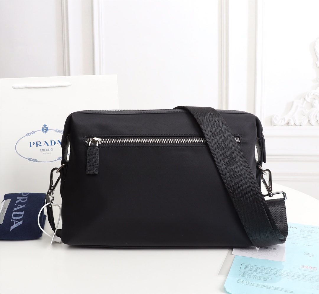 【2025】【PRADA 公式旗艦店】プラダ   ショルダーバッグ   当日出荷 好評に付き再入荷！31*21*7CM