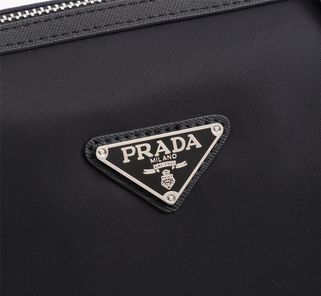 【2025】【PRADA 公式旗艦店】プラダ   ショルダーバッグ   当日出荷 好評に付き再入荷！31*21*7CM
