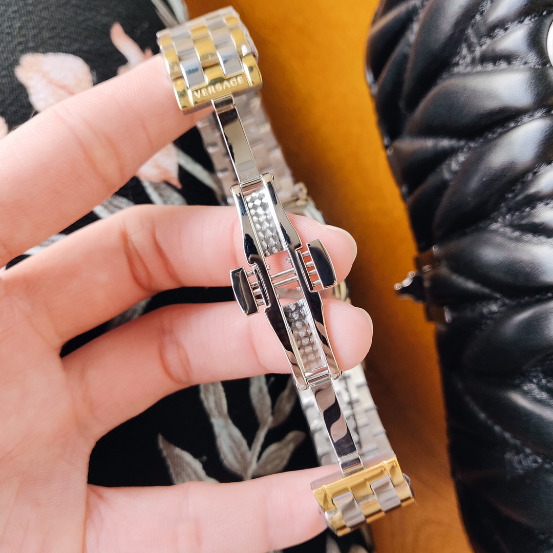【2024】VERSACE  ( ヴェルサーチ)  腕時計 35*7MM