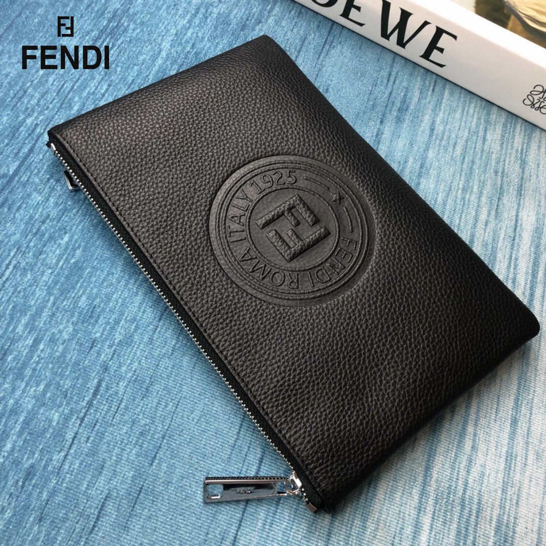 【FENDI  公式旗艦店】フェンディ クラッチバッグ当日出荷 好評に付き再入荷！28*18CM