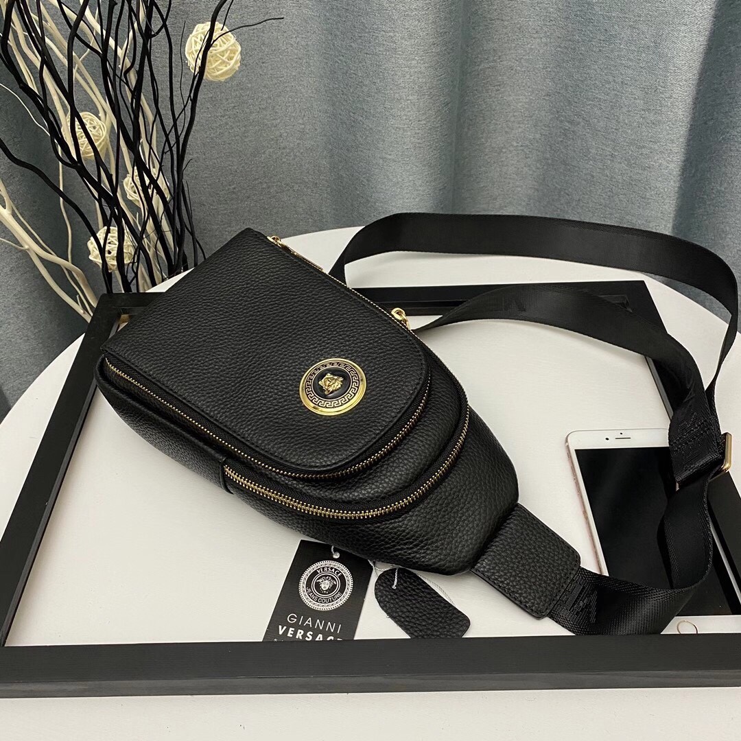 【2024】【VERSACE 公式旗艦店】ヴェルサーチ    胸ポケット  当日出荷 好評に付き再入荷！32*18*6CM