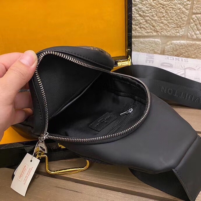 【2025】LV【LOUIS VUITTON  公式旗艦店】ルイヴィトン  胸ポケット  当日出荷 好評に付き再入荷！29*19*4CM