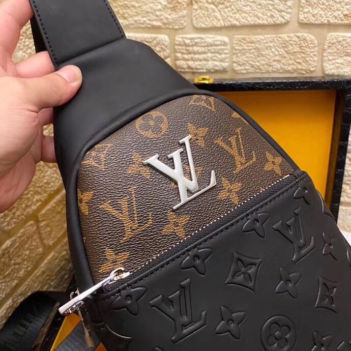 【2025】LV【LOUIS VUITTON  公式旗艦店】ルイヴィトン  胸ポケット  当日出荷 好評に付き再入荷！29*19*4CM
