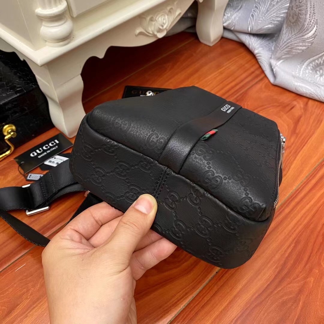 【2024】【GUCCI   公式旗艦店】クッチ  胸ポケット 当日出荷 好評に付き再入荷！18*32*7CM