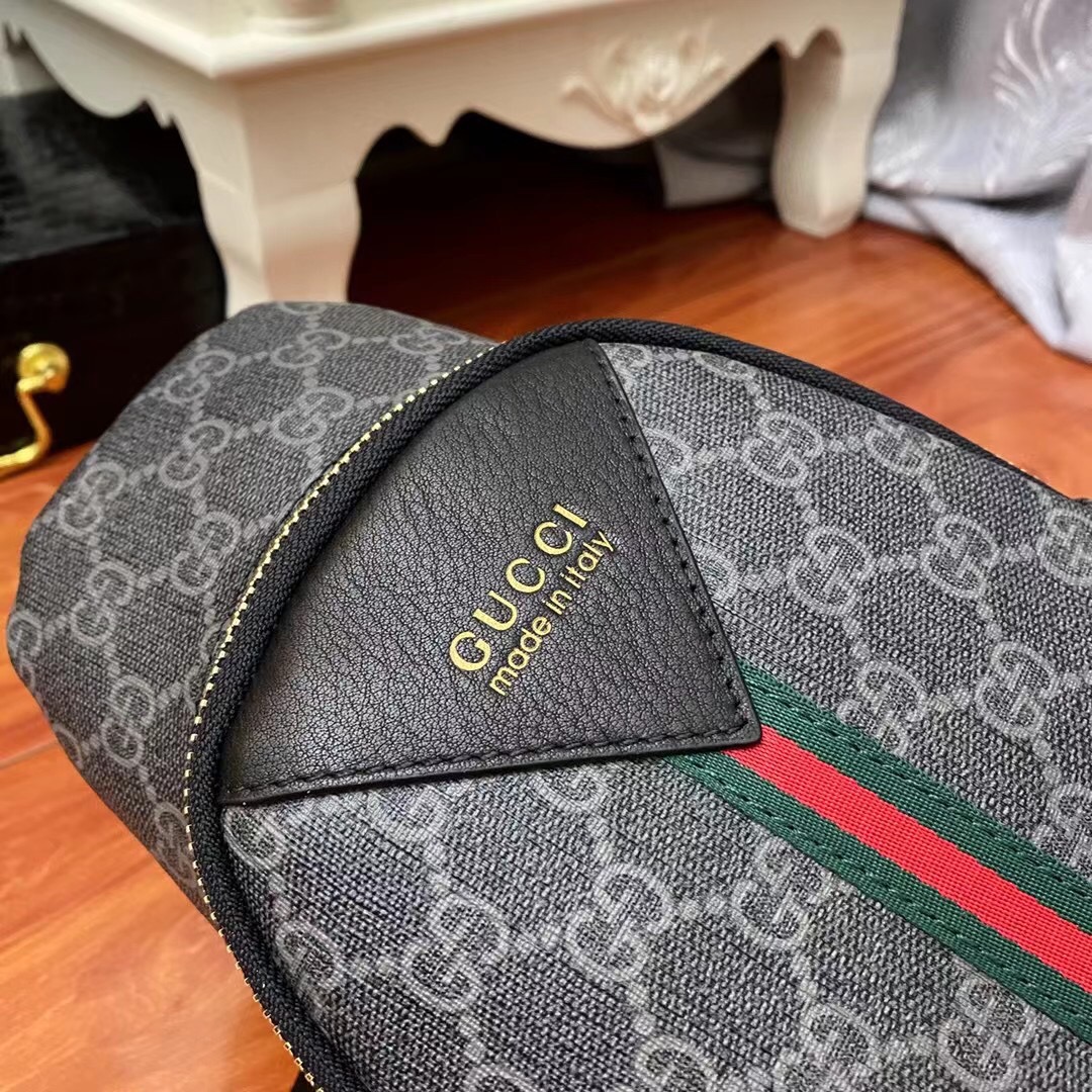【GUCCI   公式旗艦店】クッチ  胸ポケット 当日出荷 好評に付き再入荷！17*30*6CM