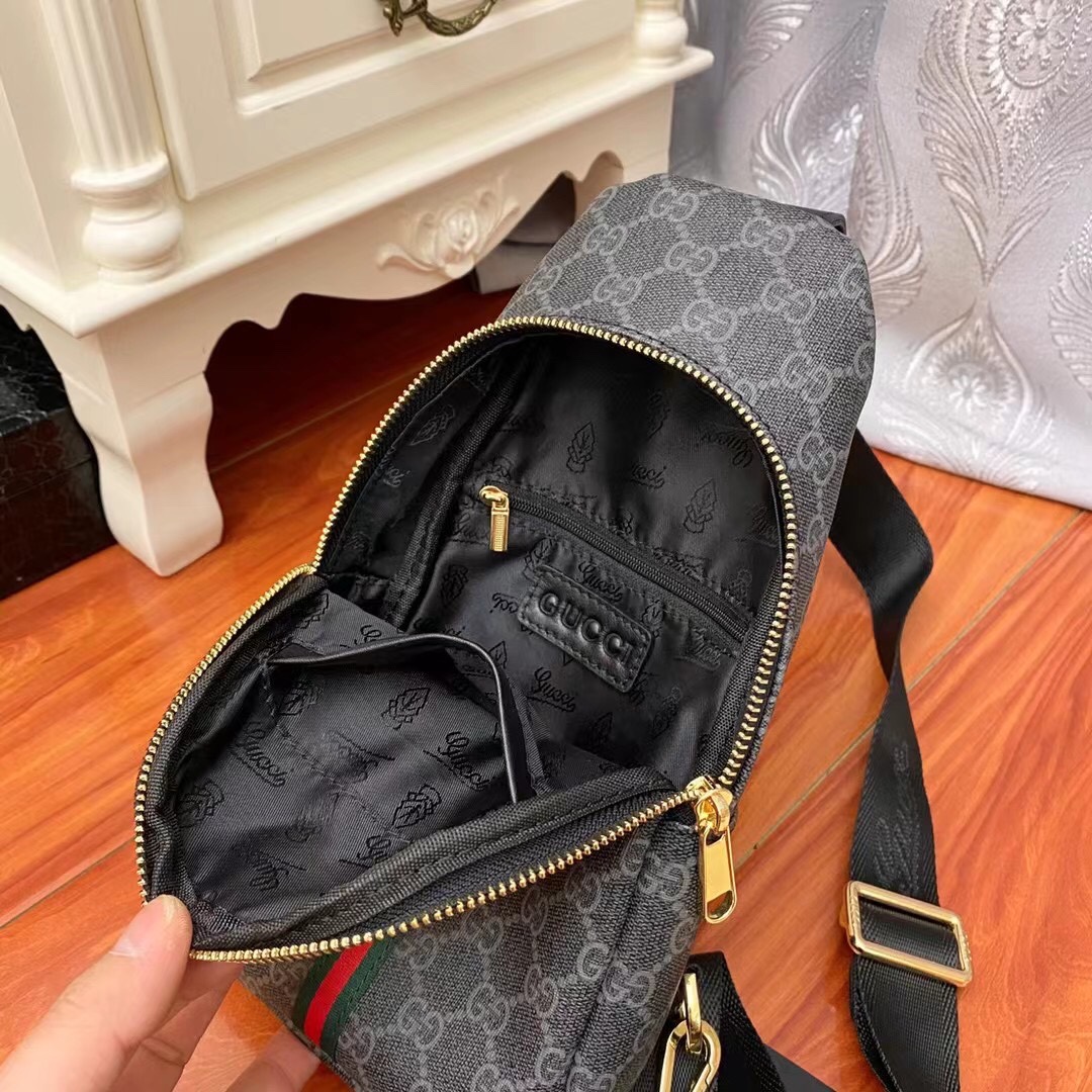 【GUCCI   公式旗艦店】クッチ  胸ポケット 当日出荷 好評に付き再入荷！17*30*6CM