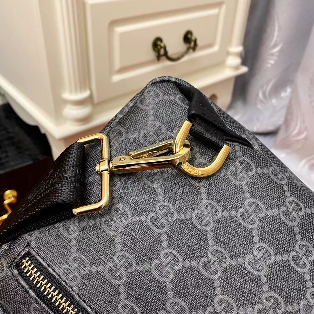 【GUCCI   公式旗艦店】クッチ  胸ポケット 当日出荷 好評に付き再入荷！17*30*6CM