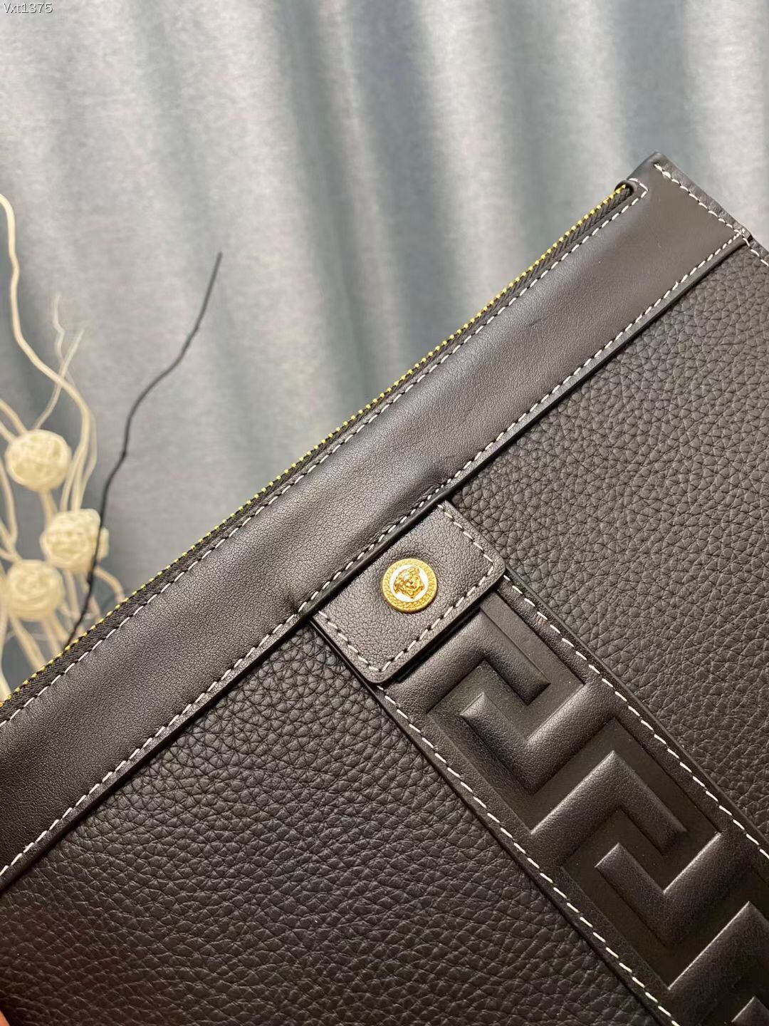 【2024】【VERSACE 公式旗艦店】ヴェルサーチ クラッチバッグ    当日出荷 好評に付き再入荷！29*18CM